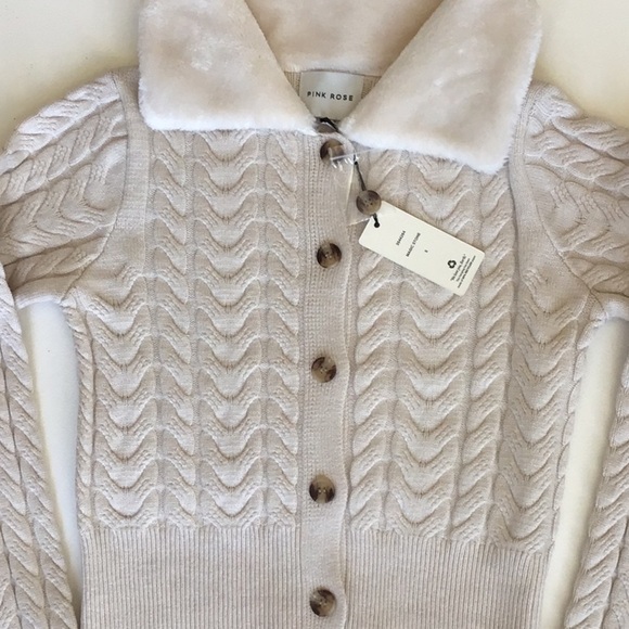 Pink Rose cropped cableknit cardigan with faux fur collar. Magi stone Small. NWT - Picture 2 of 7